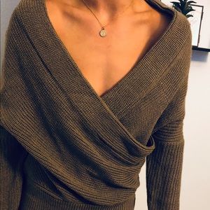 Beautiful for Fall 🍁Brown wrap front sweater
